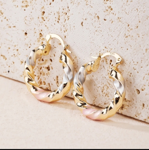 🎄14k Gold Plated Tri Tone Earrings - Picture 5 of 17